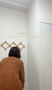 【築15年中古マンションDIY】3児のママが…マスキングテープで〈シンプルな壁〉→〈明るめアクセントウォール〉に大変身！