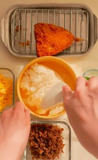 【娘に作るのっけ弁当】あざやか「3色そぼろ丼弁当」アジフライをのせた迫力満点のボリュームに大反響〈78万回再生超〉