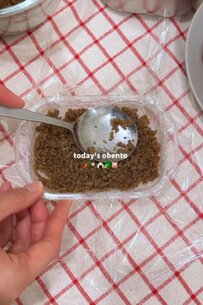 【断面が美しい！】共働き主婦が夫のためにつくる「ビビンバ風おにぎらず弁当」が話題