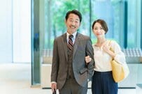 【富裕層ピラミッドの頂点にいる人】「富裕層＋超富裕層」はどのくらい増えた？《お金に好かれる人がしている3つの行動》とは？