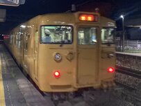 岡山の電車に貼られたガムテープ風の補修に衝撃　「これは見事」「実在したのか」と思わず目を疑う