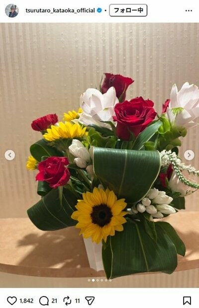 片岡鶴太郎のInstagram投稿（色とりどりの花々）