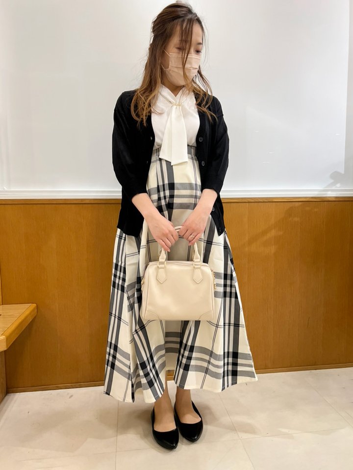 出所：ハニーズ公式通販 総柄ロングスカート