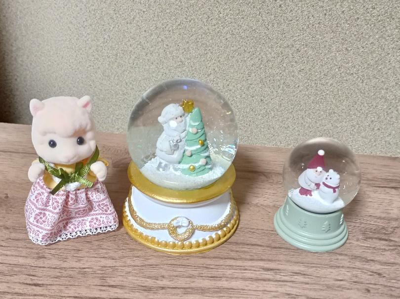 出所：筆者撮影（ダイソー、スノーボール（北欧）・LEDスノーボール（ホワイト））