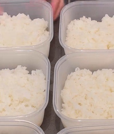 【1週間分作って冷凍保存】妻が夫に作る豪快な「のっけ弁当」が「絶対真似したい」と話題！