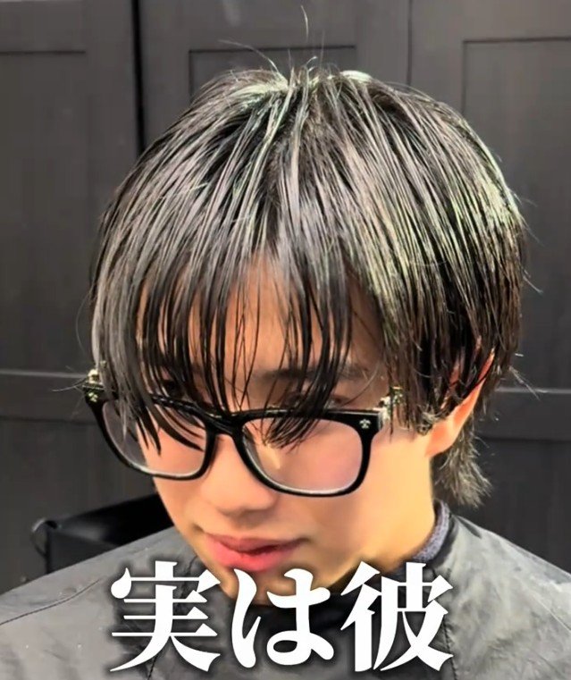 人見知りで髪で目元を隠している男性 前髪をカットした結果がめちゃくちゃイケメンだと話題に