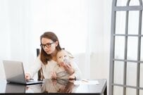 ワンオペ育児に共働き「妻ばかり気遣いをする夫婦の格差」夫の意見は？