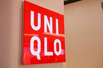 フェイクレザーで高見えする！ 【ユニクロ】の「ミニショルダーバッグ」が夏に便利！ 全3タイプ！