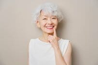 【2026年度最新】老後の家計を支える「もらえるお金」3選！年金・仕事・住まいの公的支援を紹介