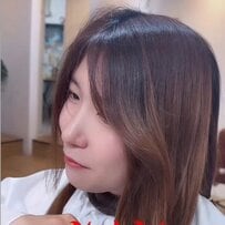 ロングヘア女性が約50cmの髪をばっさりカット。〈刈り上げショートカット〉でハンサムスタイルに印象チェンジ