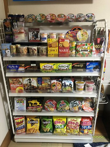 自室に本格的な「コンビニ」を制作 「幸福度高い」夢の空間に世界中