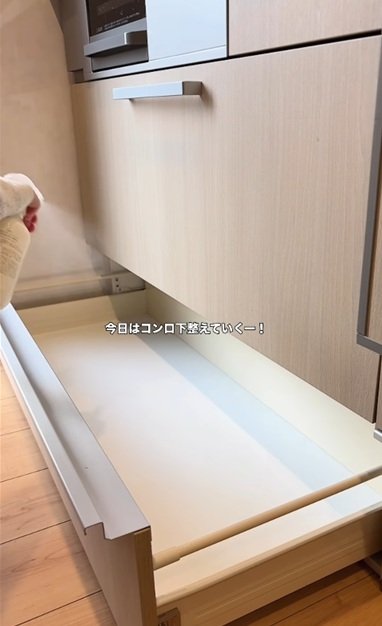 変身前のコンロ下収納
