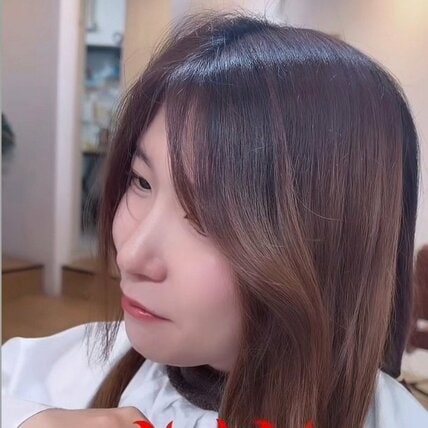 ロングヘア女性が約50cmの髪をばっさりカット。〈刈り上げショートカット〉でハンサムスタイルに印象チェンジ
