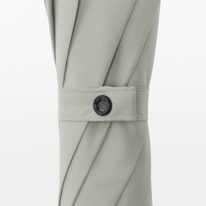 畳む際の留めテープが左右どちらからでも留められる仕様