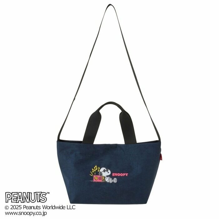 付属のストラップでショルダーバッグとしても使える2WAY仕様