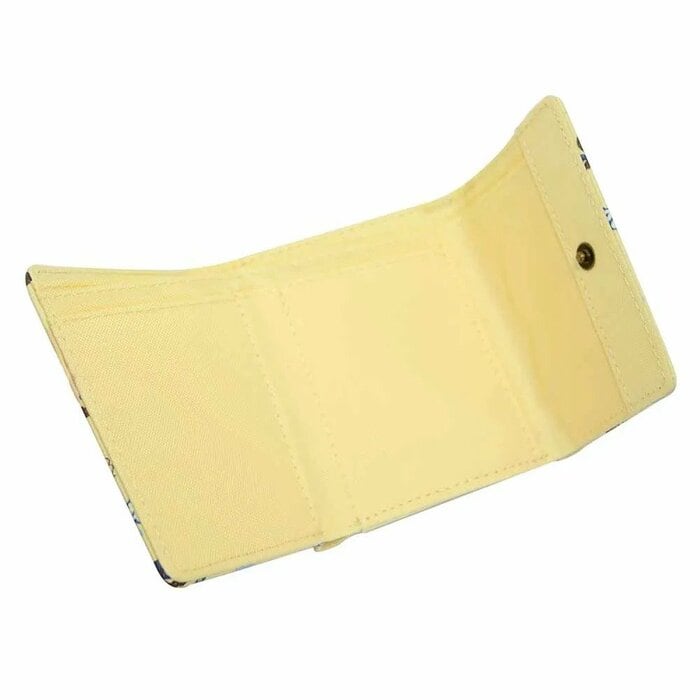 三つ折りタイプならではの工夫された設計で見た目以上の収納力