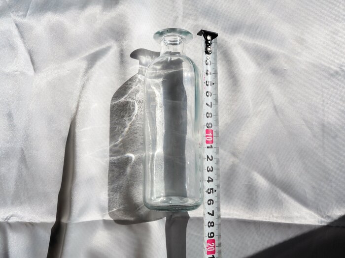 長さは約160mm。サイズは女性の片手より少し大きいくらい