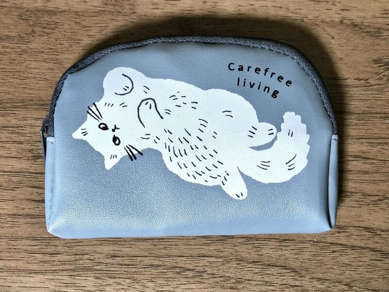 セリア、合皮アーチ形ポーチ ねこ柄、筆者撮影写真