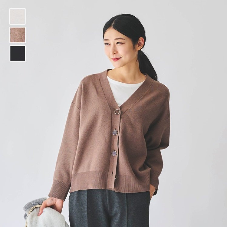 出所：ケユカ公式サイト　タフニットＶネックカーディガン