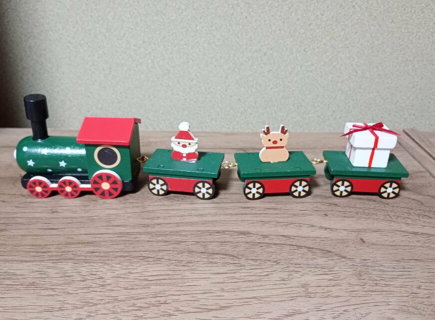 筆者撮影（ダイソー、クリスマス機関車（A））