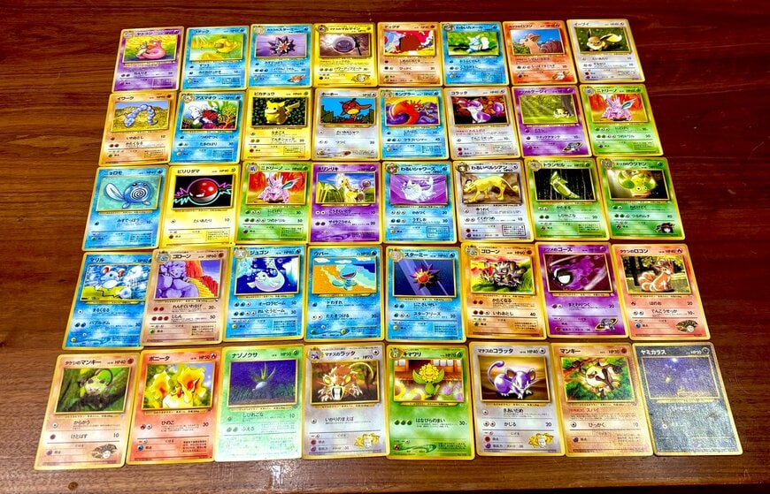 友人が持ってきた缶に入っていたポケモンカード