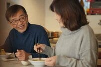 【65歳以上・無職世帯】「貯蓄額・月の生活費・年金月額」平均一覧《ふつうの人》はいくらもっていて、いくらで生活してる？