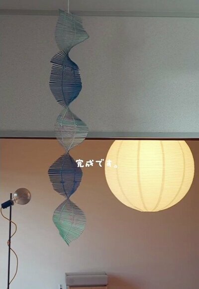 完成したマーブル柄のモビール