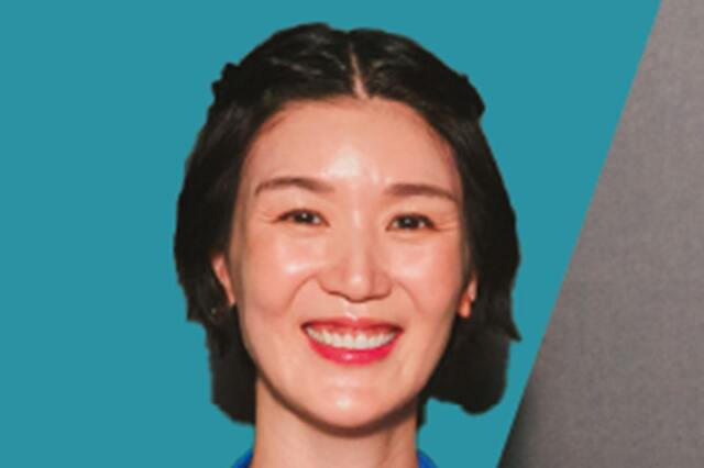 41歳・栗原恵”顔出し”長男と海水浴2ショット披露「お母さんにそっくり」「癒されます」「幸せが伝わる」の声