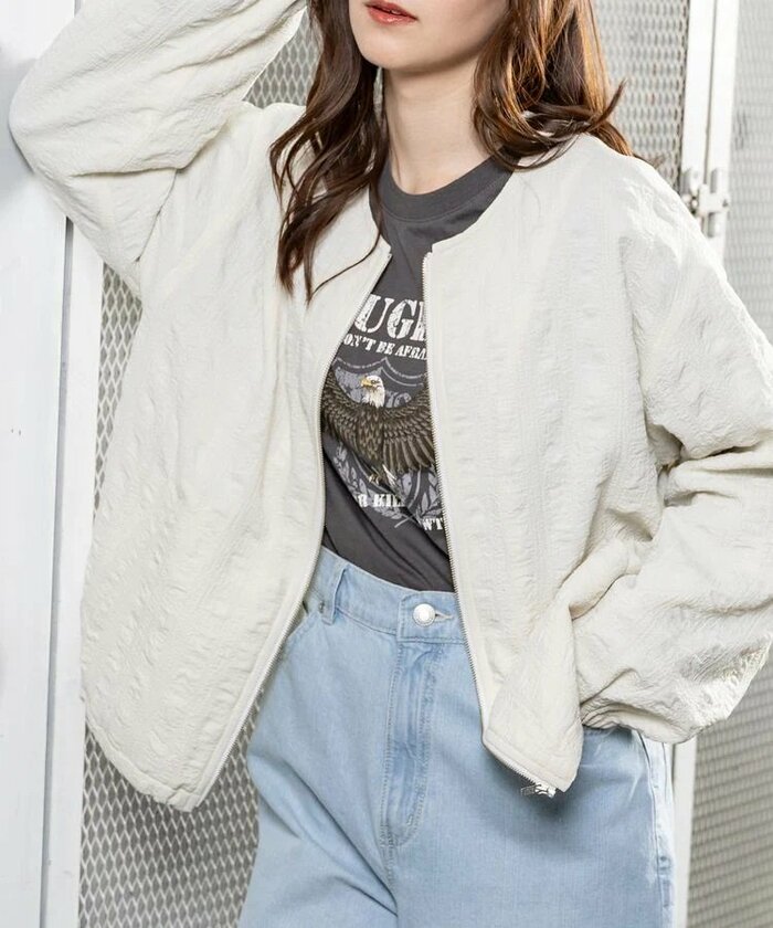 1着持っておくと着回しがしやすい、ノーカラーブルゾン