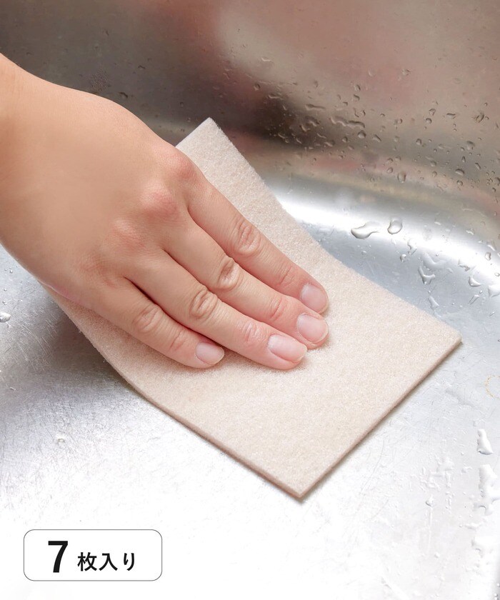 柔らかすぎないもっちりとした感触のスポンジで、洗いやすい形状になっているのがポイント。