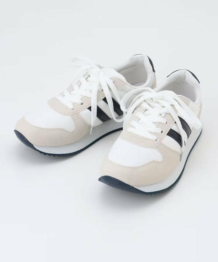 シンプルなデザインで、様々なシーンに履きまわせる