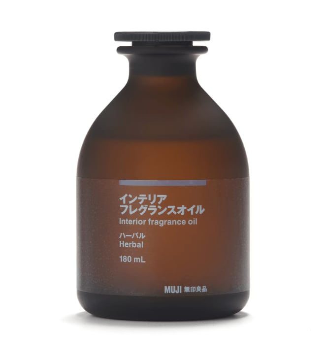 ラベンダーやローズマリーなどをブレンドした、落ち着いた香り