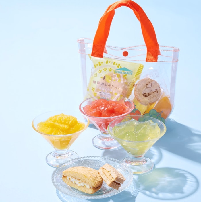 バッグと合わせてお菓子が合計5個も入っている
