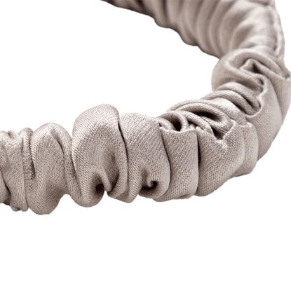 ライトグレー・ローズの2色を展開