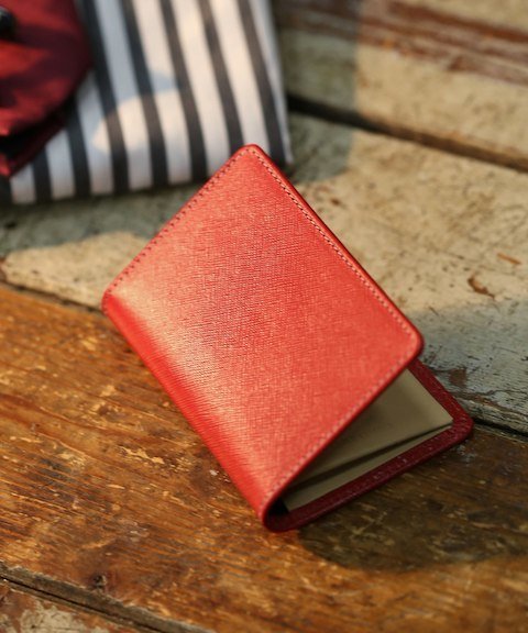 WHITE HOUSE COX 別注 - ニューレザー*ブライドルレザーカードケース ¥18,360（税込）