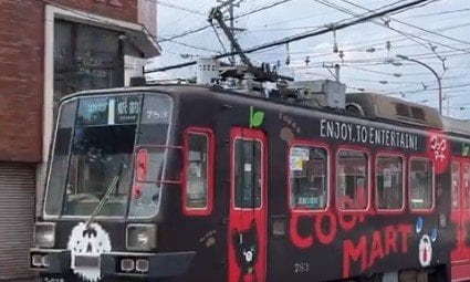 愛知県・豊橋鉄道の路面電車を思わず二度見　交差点カーブの様子が「横滑りしてるよう」「ドリフトみたい」