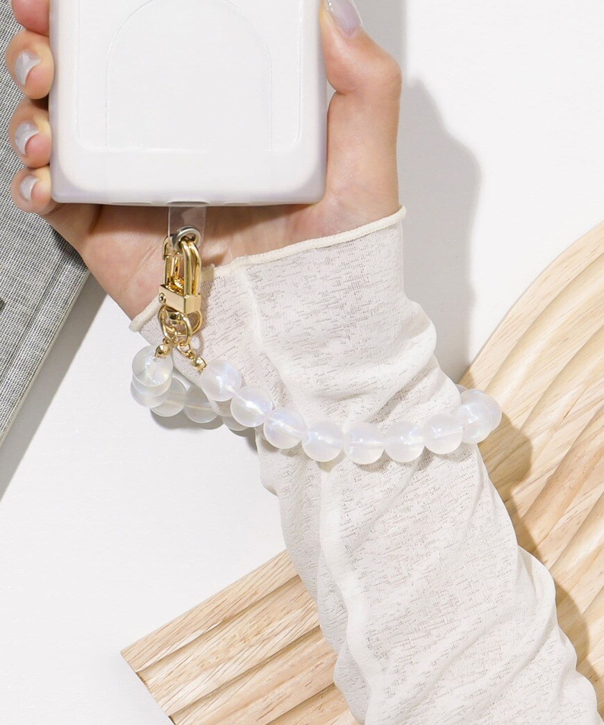 出所：パルグループ公式ファッション通販サイト 3COINS スマホハンドストラップビーズ