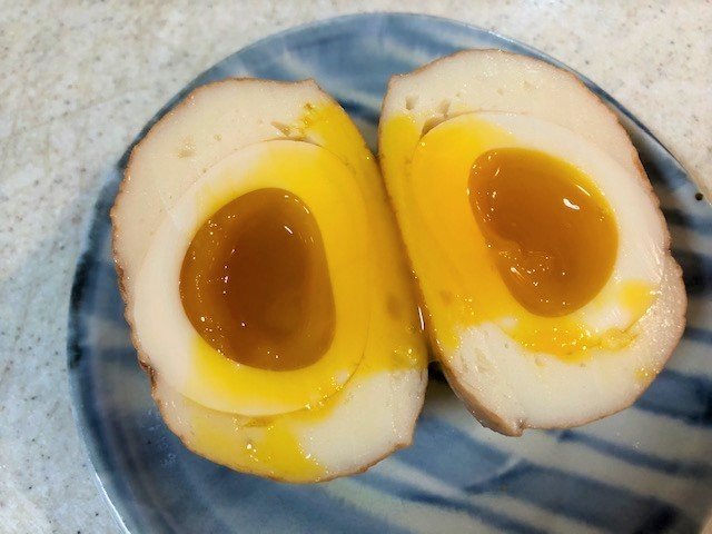 カルディ『半熟ばくだん』黄身がとろ～り（筆者撮影）