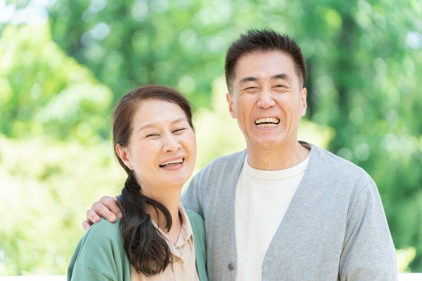 【65歳以上シニア世帯】「貯蓄4000万円以上」を保有する二人以上世帯は約20％も！年金「厚生年金・国民年金」だけで生活できているのか？