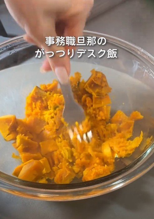 【カルビマヨ、どどん！】旦那に作るボリューム満点「豚こまカルビマヨ弁当」が美味しそう