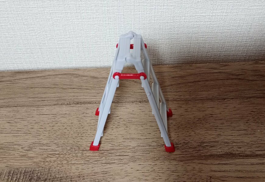 筆者撮影（キャンドゥ、ミニチュア脚立）