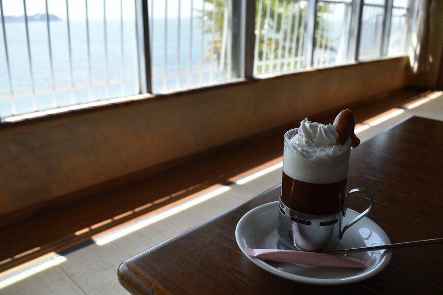 海辺の席とウインナーコーヒー