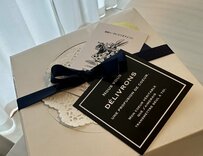 配達されたホールケーキの位置を思わず二度見　ビジュアルを死守する姿に「よくがんばった！」と称賛の声