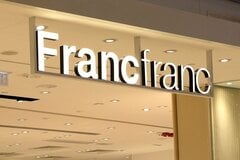 「洗濯が楽しくなった」とレビュー「星4.7」の高評価。Francfranc〈1500円 8連ハンガー〉ワンタッチで楽ちん！梅雨の部屋干しにもいいかも！