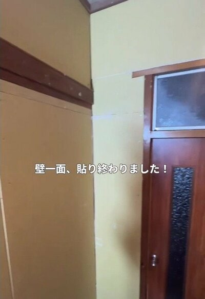 石膏ボードを貼り終えた玄関の壁