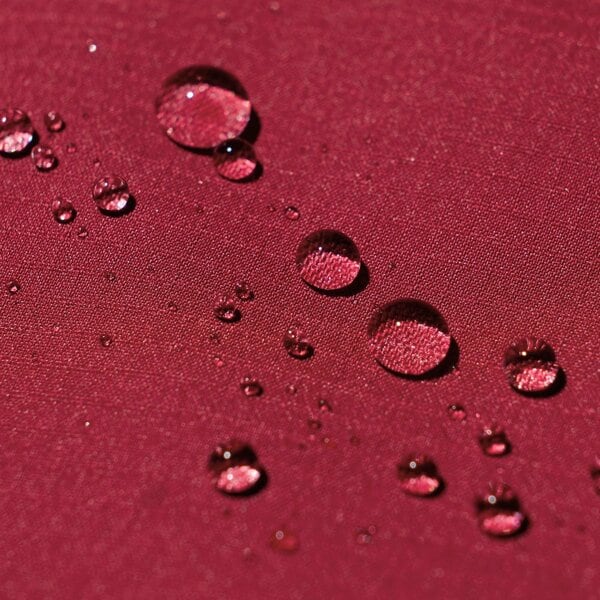 天候が変わりやすい季節の急な小雨も撥水加工で対策できる