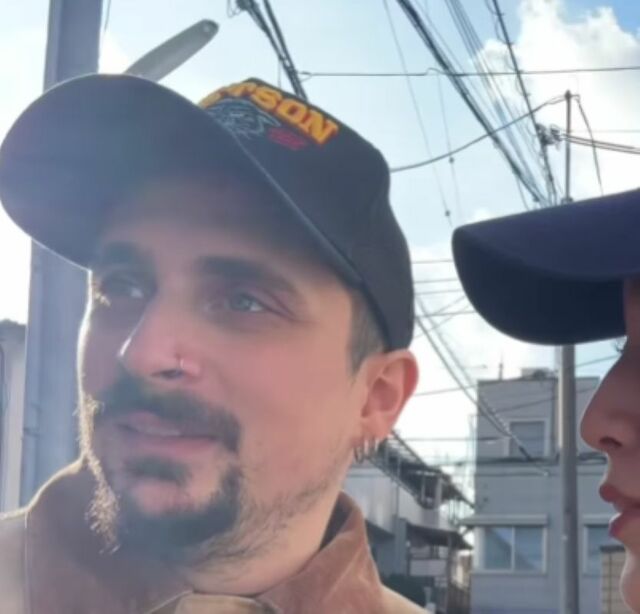 真冬に来日した外国人観光客の『ある服装』が見ているだけで寒すぎる！　日本人には「理解できない」