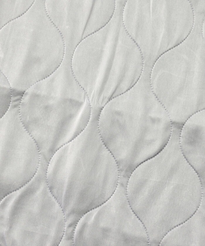 裏面は通気性の良いメッシュ素材を使用