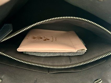 バッグの内ポケットに入れてみてもきれいに収納できました