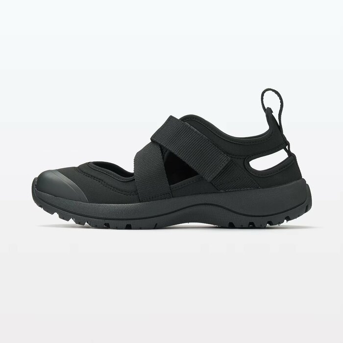 甲のベルトがアクセントに